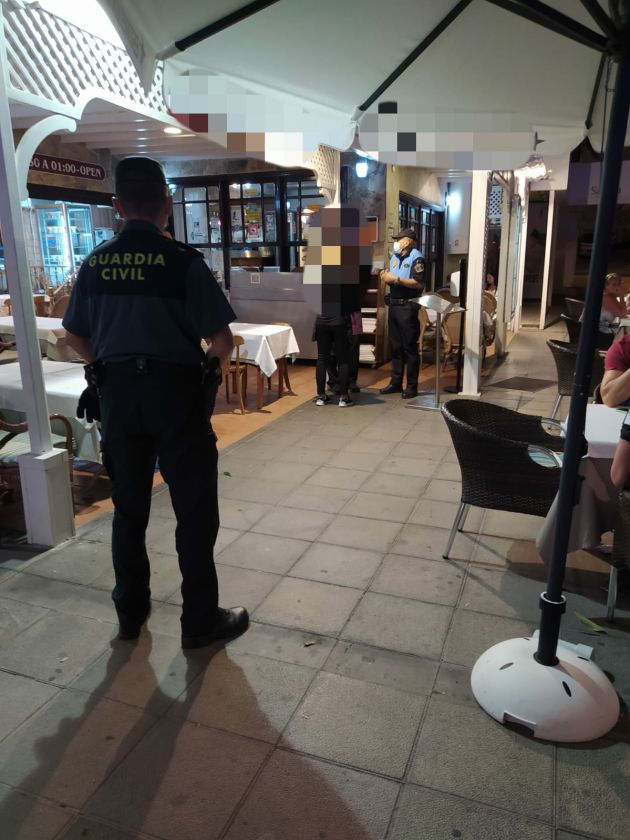 Los agentes plantearon el dispositivo en la Avenida, cercanía a zonas de ocio y locales de restauración. Los agentes plantearon el dispositivo en la Avenida, cercanía a zonas de ocio y locales de restauración.