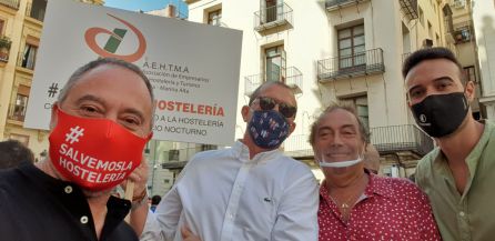Representantes de Aehtma en la concentración de Valencia. Representantes de Aehtma en la concentración de Valencia.