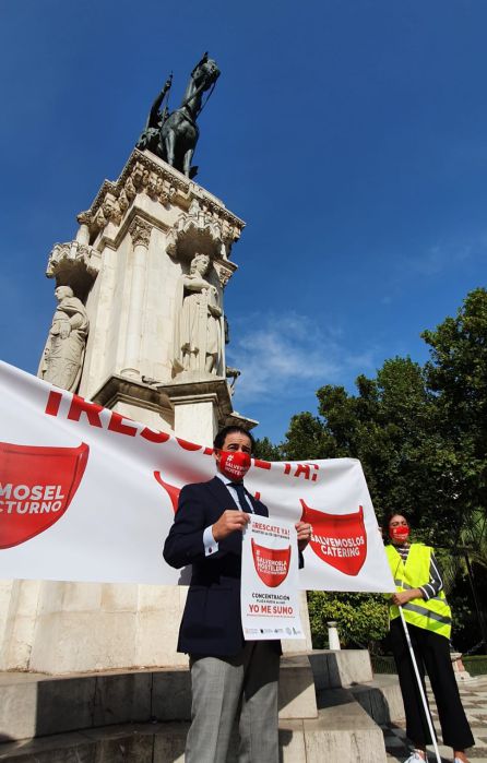 Antonio Luque, presidente de los Hosteleros sevillanos, tras la lectura del manifiesto Antonio Luque, presidente de los Hosteleros sevillanos, tras la lectura del manifiesto