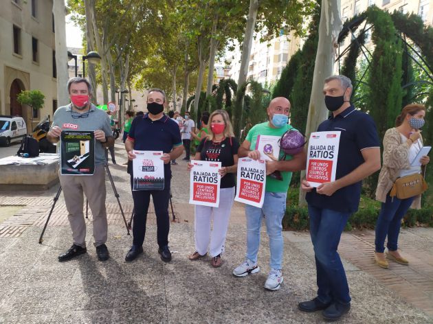 De izquierda a derecha: Nacho Tornel (CCOO), Santiago Navarro (CCOO), Anna Mellado (CCOO), Diego Reina (CCOO), Óscar Urralburu (STERM) De izquierda a derecha: Nacho Tornel (CCOO), Santiago Navarro (CCOO), Anna Mellado (CCOO), Diego Reina (CCOO), Óscar Urralburu (STERM)