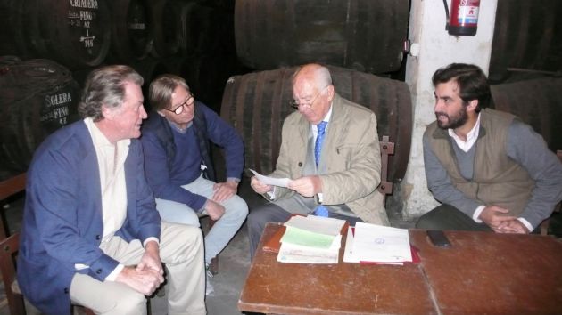 En la bodega recién comprada en noviembre de 2017, Carlos del Río, Peter Sisseck, Ángel Zamoran, fundador de la bodega, y Carlos del Río Jr. En la bodega recién comprada en noviembre de 2017, Carlos del Río, Peter Sisseck, Ángel Zamoran, fundador de la bodega, y Carlos del Río Jr.