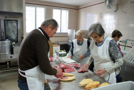 Voluntarios y trabajadores de la cocina Voluntarios y trabajadores de la cocina