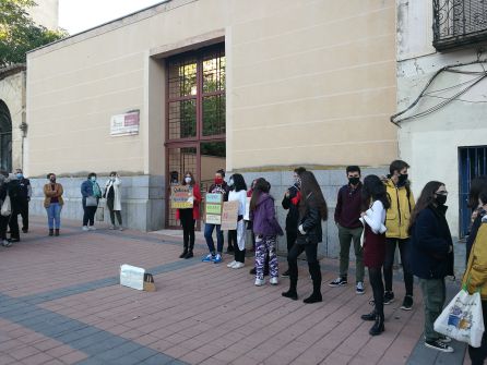 Padres y alumnos reclaman la vuelta a la jornada lectiva de mañana Padres y alumnos reclaman la vuelta a la jornada lectiva de mañana