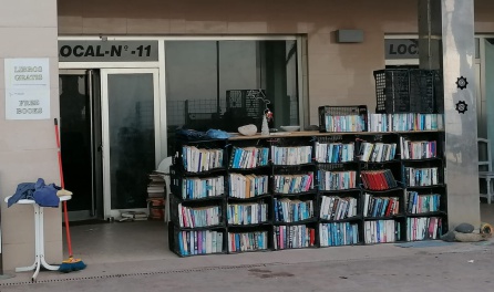 Algunos 'okupas' organizaron una biblioteca durante los cinco años que permanecieron en el interior del Centro Comercial Los Tarajales Algunos 'okupas' organizaron una biblioteca durante los cinco años que permanecieron en el interior del Centro Comercial Los Tarajales