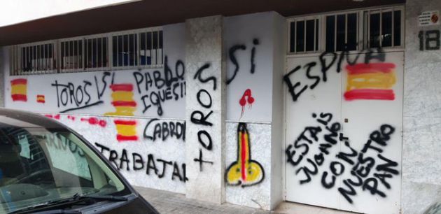 Pintadas en la sede de Podemos Andalucía en Sevilla Pintadas en la sede de Podemos Andalucía en Sevilla
