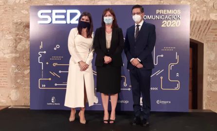 La directora del Grupo de Emisoras en la provincia de Ciudad Real, Alicia Anaya, la Consejera de Igualdad de Castilla-La-Mancha, Blanca Fernández, y el director regional de la Cadena SER en Castilla-La-Mancha, Félix Amaya La directora del Grupo de Emisoras en la provincia de Ciudad Real, Alicia Anaya, la Consejera de Igualdad de Castilla-La-Mancha, Blanca Fernández, y el director regional de la Cadena SER en Castilla-La-Mancha, Félix Amaya