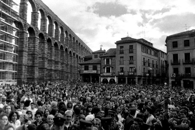El público llenó el centro de Segovia en el acto posterior celebrado a los pies del Acueducto El público llenó el centro de Segovia en el acto posterior celebrado a los pies del Acueducto