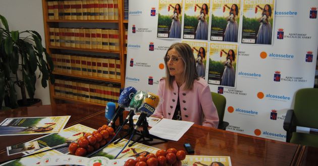 La concejala de Cultura, María Agut, en la rueda de prensa presentación "Octubre, Mes de la Tomata de Penjar" La concejala de Cultura, María Agut, en la rueda de prensa presentación "Octubre, Mes de la Tomata de Penjar"