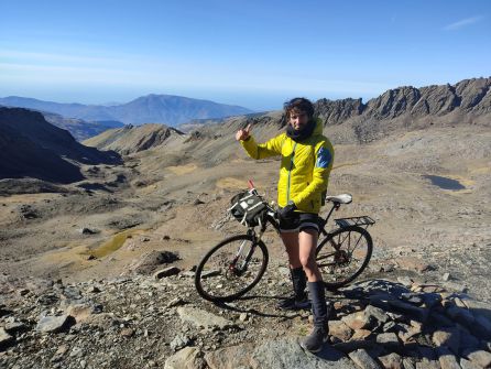 En bicicleta por Sierra Nevada En bicicleta por Sierra Nevada
