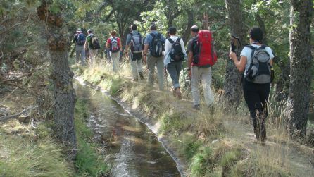De ruta junto a una acequia por las Alpujarras De ruta junto a una acequia por las Alpujarras