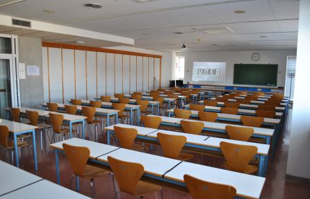 Interior de una aula en la UNED de Cartagena. Interior de una aula en la UNED de Cartagena.
