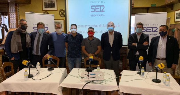 Nuestro compañero Paco Sánchez junto a Yayo Delgado, Pablo González Conejero, Juan Francisco Carmona, Jesús Jiménez, Pedro García Rex, Juan Fernando Hernández y el director de la Cadena SER en la Región de Murcia, Domingo Camacho Nuestro compañero Paco Sánchez junto a Yayo Delgado, Pablo González Conejero, Juan Francisco Carmona, Jesús Jiménez, Pedro García Rex, Juan Fernando Hernández y el director de la Cadena SER en la Región de Murcia, Domingo Camacho