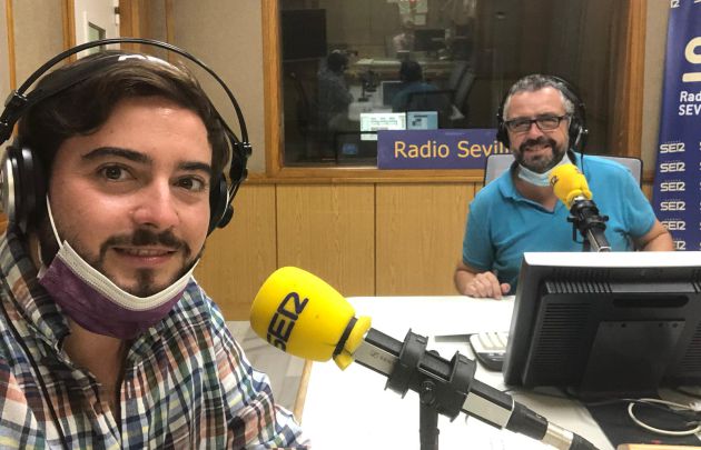 José Manuel Peña, a la izquierda, y Paco García, durante la emisión del programa El Toreo José Manuel Peña, a la izquierda, y Paco García, durante la emisión del programa El Toreo