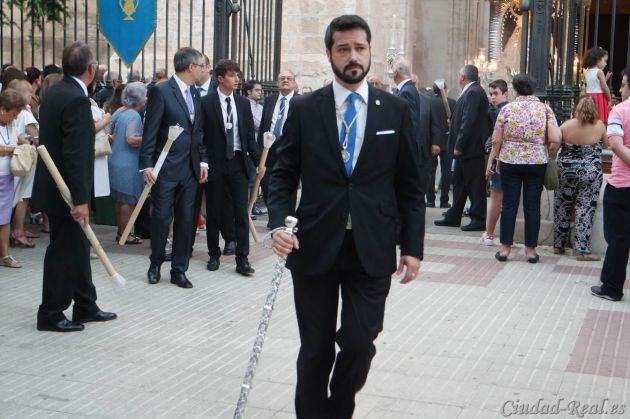 Alfonso Doblado, mayordomo de la Virgen del Prado a la salida de la catedral durante un acto procesional Alfonso Doblado, mayordomo de la Virgen del Prado a la salida de la catedral durante un acto procesional