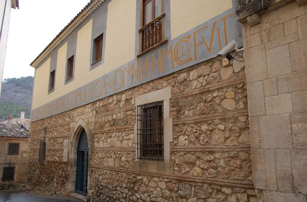 Casa de la familia Albornoz y Luna en Cuenca, donde Gil de Albornoz pasó su infancia. Casa de la familia Albornoz y Luna en Cuenca, donde Gil de Albornoz pasó su infancia.
