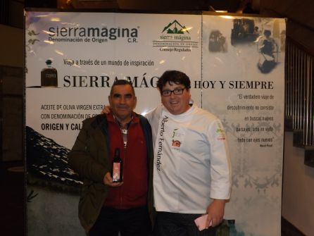 Juan Quesada (izqda) de la Cooperativa La Unión, acompañado por Alberto Fernández de restaurante Casa Herminia Juan Quesada (izqda) de la Cooperativa La Unión, acompañado por Alberto Fernández de restaurante Casa Herminia