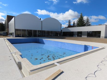 La piscina y el resto de instalaciones indorr del centro. La piscina y el resto de instalaciones indorr del centro.