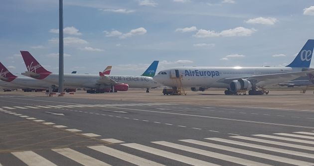 Aviones de Air Europa estacionados en el aeropuerto de Ciudad Real Aviones de Air Europa estacionados en el aeropuerto de Ciudad Real