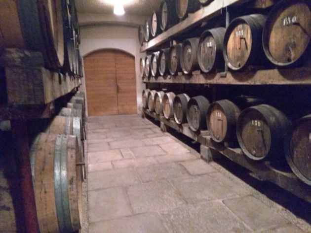 Interior de la bodega Jean Macle, en Château Chalon Interior de la bodega Jean Macle, en Château Chalon