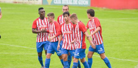 Los jugadores del Sporting B celebran su único gol de la pretemporada Los jugadores del Sporting B celebran su único gol de la pretemporada