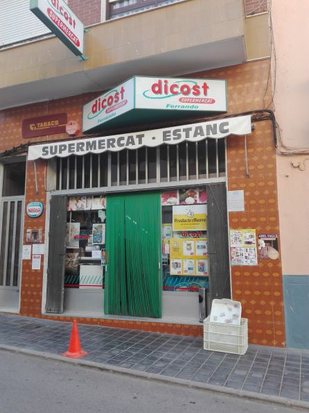 El local cuenta también con estanco El local cuenta también con estanco