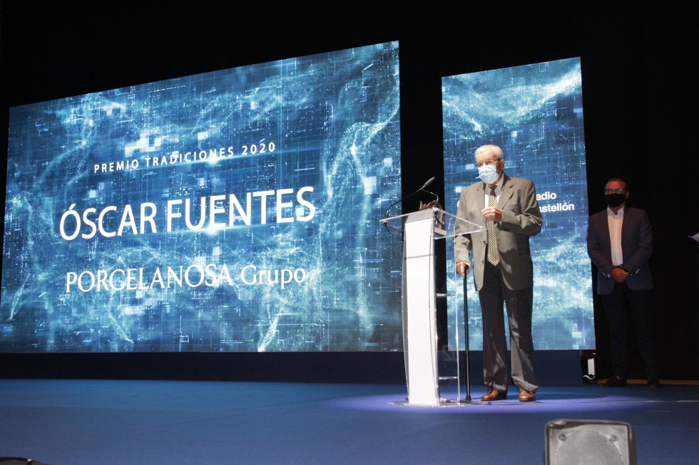 Premio Tradiciones - Óscar Fuentes Premio Tradiciones - Óscar Fuentes