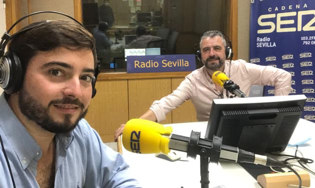 José Manuel Peña -a la izquierda- y Paco García, durante la emisión del programa El Toreo José Manuel Peña -a la izquierda- y Paco García, durante la emisión del programa El Toreo