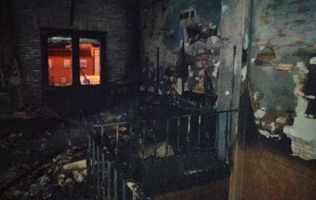 Estado en el que ha quedado la viviendas, tras sofocar las llamas Estado en el que ha quedado la viviendas, tras sofocar las llamas