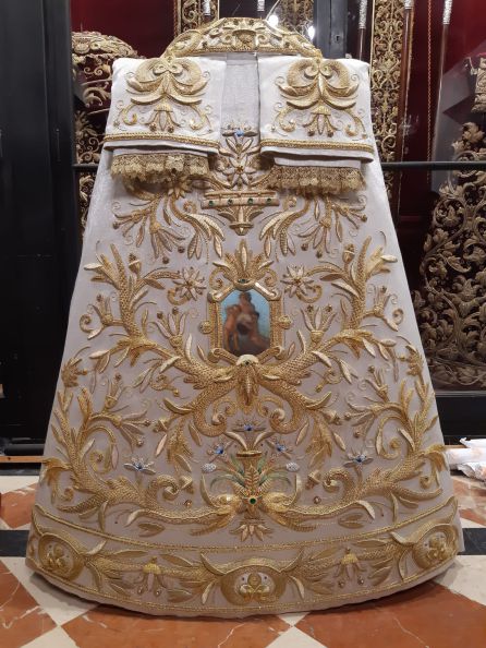 Nueva saya para la Virgen de la Presentación del Calvario Nueva saya para la Virgen de la Presentación del Calvario
