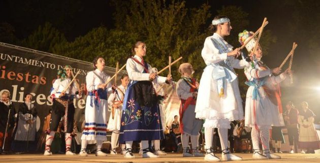 Paloteos del grupo Voces y Esparto. Paloteos del grupo Voces y Esparto.
