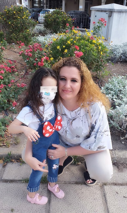 Linarejos con una de sus hijas antes de la retirada por parte de la Junta de Andalucía Linarejos con una de sus hijas antes de la retirada por parte de la Junta de Andalucía