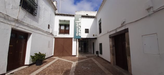 Fachada del Museo del Encaje de Almagro junto a la Plaza Mayor Fachada del Museo del Encaje de Almagro junto a la Plaza Mayor