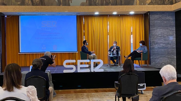 José Manuel Bermúdez, en el centro, fue entrevistado por Miguel Ángel Rodríguez Villar, presentador de Hoy por Hoy La Portada y Marta Cantero, directora de Contenidos de la Cadena SER en Canarias José Manuel Bermúdez, en el centro, fue entrevistado por Miguel Ángel Rodríguez Villar, presentador de Hoy por Hoy La Portada y Marta Cantero, directora de Contenidos de la Cadena SER en Canarias