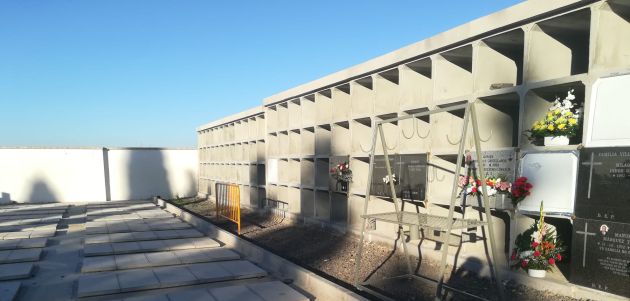 Imagen de los nuevos nichos y sepulturas que se han construído este año Imagen de los nuevos nichos y sepulturas que se han construído este año