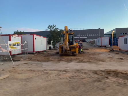 Estado del exterior del hospital Isabel Zendal en el mismo día, 31 de octubre, que acababa el plazo para entregar sus obras Estado del exterior del hospital Isabel Zendal en el mismo día, 31 de octubre, que acababa el plazo para entregar sus obras