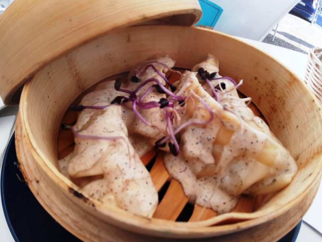 Gyozas de pollo y hongo negro Gyozas de pollo y hongo negro