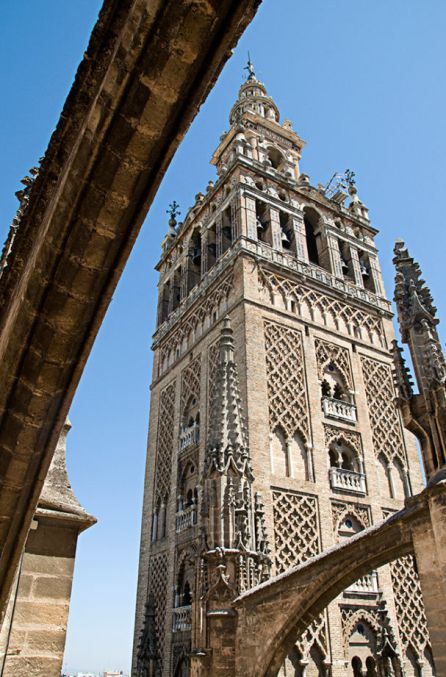Imagen del Giralda desde las Cubiertas de la Catedral Imagen del Giralda desde las Cubiertas de la Catedral