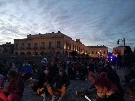 Los participantes en la movilización han realizado una sentada a su paso por el Puente Nuevo de Ronda Los participantes en la movilización han realizado una sentada a su paso por el Puente Nuevo de Ronda