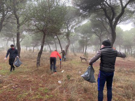 'Toreros y Amigos del Pinar de Antequera' en la recogida de basura 'Toreros y Amigos del Pinar de Antequera' en la recogida de basura