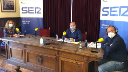 Nacho Poncela y Manfredo Álvarez junto a la alcaldesa de Lena, Gema Álvarez. Nacho Poncela y Manfredo Álvarez junto a la alcaldesa de Lena, Gema Álvarez.