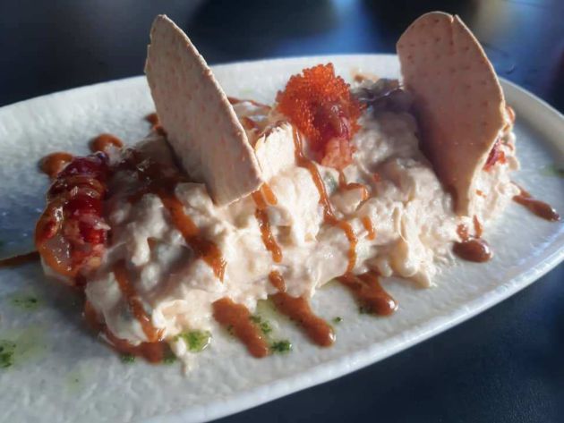Ensaladilla con corvina, carabinero y mojo picón Ensaladilla con corvina, carabinero y mojo picón