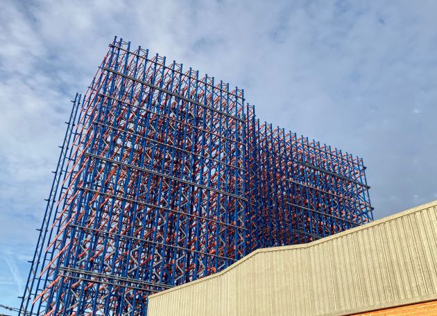 El gran almacén de barricas que está construyendo Félix Solís, junto a la Avenida del Vino de Valdepeñas (Ciudad Real) El gran almacén de barricas que está construyendo Félix Solís, junto a la Avenida del Vino de Valdepeñas (Ciudad Real)