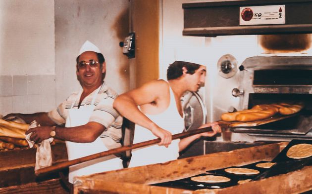 La panadería Barón de Castejón elabora pan tradicional desde hace varias generaciones. La panadería Barón de Castejón elabora pan tradicional desde hace varias generaciones.