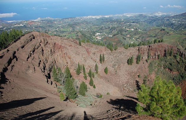 Mirador de la Caldera de los Pinos, en Moya (Las Palmas). Mirador de la Caldera de los Pinos, en Moya (Las Palmas).
