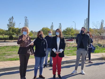 La alcaldesa, Mª Teresa García, en el centro, acompañada de técnicas de la guardería municipal y el primer teniente de alcalde La alcaldesa, Mª Teresa García, en el centro, acompañada de técnicas de la guardería municipal y el primer teniente de alcalde