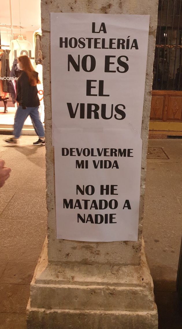 Uno de los mensajes de los hosteleros en la concentración de la Calle Mayor Uno de los mensajes de los hosteleros en la concentración de la Calle Mayor
