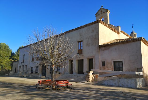 Ermita y palacio de los duques de Riánsares. Ermita y palacio de los duques de Riánsares.
