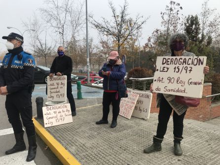 A las puertas del hospital también pedían la derogación de la Ley 15/97 A las puertas del hospital también pedían la derogación de la Ley 15/97