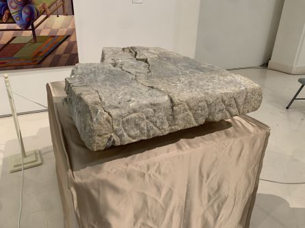 La pieza de mármol de Carrara hallada en el Teatro Romano de Cádiz La pieza de mármol de Carrara hallada en el Teatro Romano de Cádiz