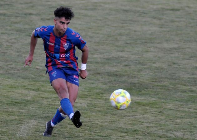 El jugador del juvenil, Diego Fernández, debutó con el primer equipo en partido oficial El jugador del juvenil, Diego Fernández, debutó con el primer equipo en partido oficial